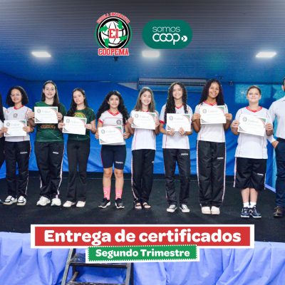 Foto 1 - Entrega de certificados aos alunos destaques do 2º trimestre