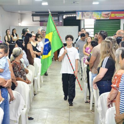 Foto 8 - Entrega de certificados aos alunos destaques do 2º trimestre