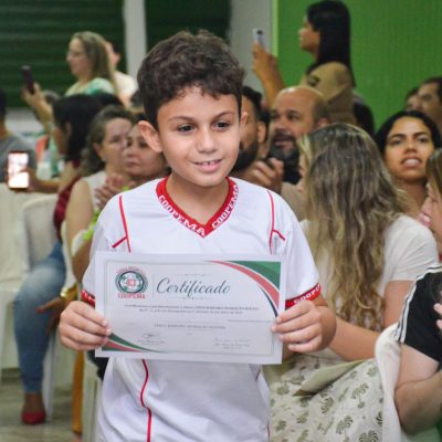 Foto 38 - Entrega de certificados aos alunos destaques do 2º trimestre