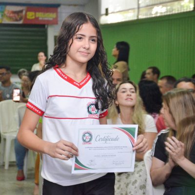 Foto 42 - Entrega de certificados aos alunos destaques do 2º trimestre