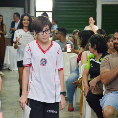 Foto 43 - Entrega de certificados aos alunos destaques do 2º trimestre