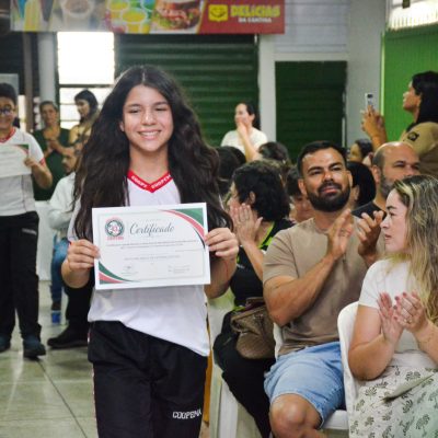 Foto 45 - Entrega de certificados aos alunos destaques do 2º trimestre