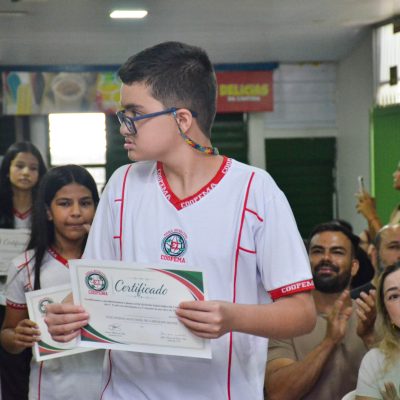 Foto 48 - Entrega de certificados aos alunos destaques do 2º trimestre