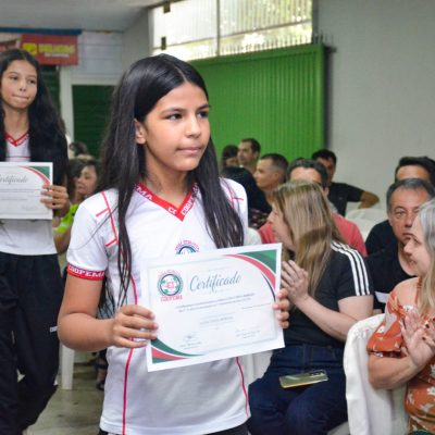 Foto 49 - Entrega de certificados aos alunos destaques do 2º trimestre
