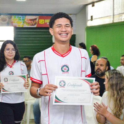 Foto 73 - Entrega de certificados aos alunos destaques do 2º trimestre