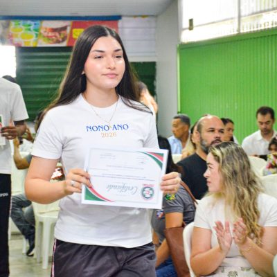 Foto 92 - Entrega de certificados aos alunos destaques do 2º trimestre
